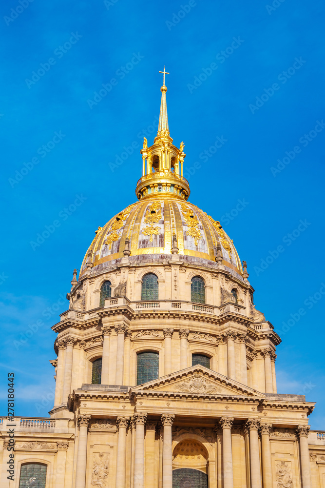 Les Invalides is a complex of museums and monuments in Paris, military history of France. Most notably, the tomb of Napoleon Bonaparte is found here.