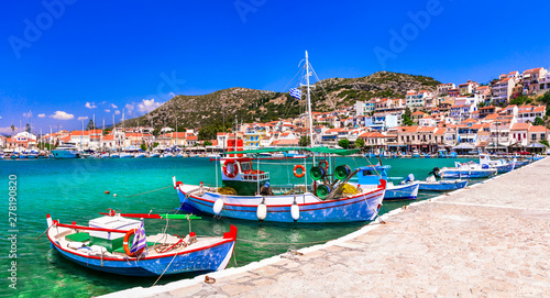 Fototapeta Naklejka Na Ścianę i Meble -  Traditional colorful Greece - travel in Samos Island, scenic Pythagorion town