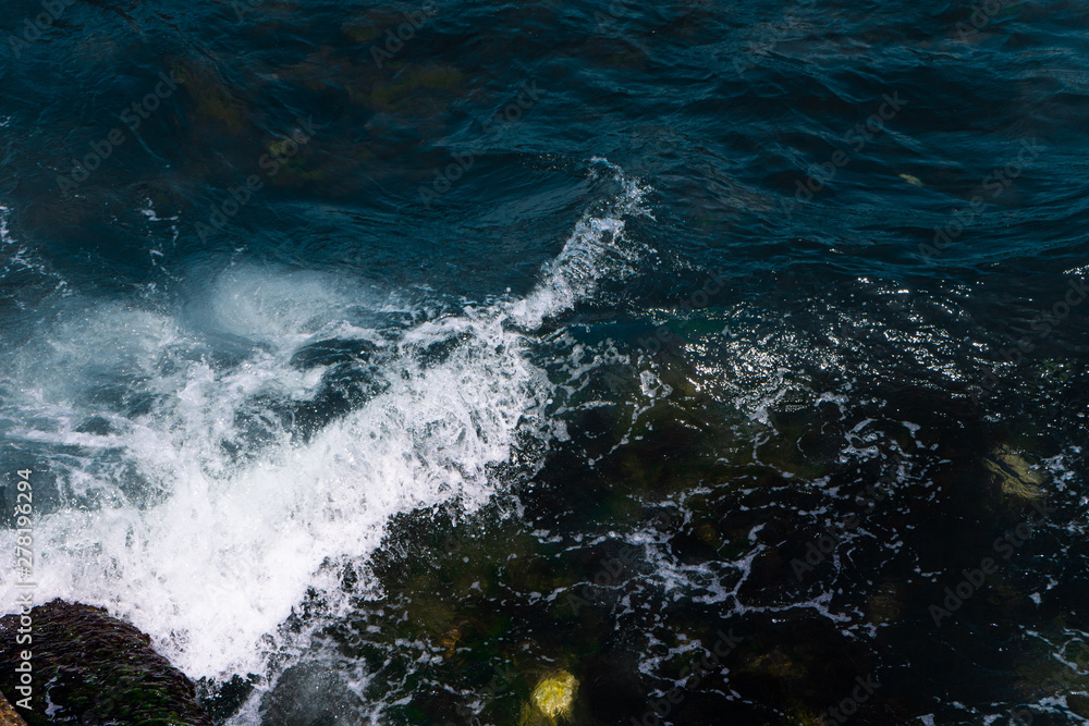 Fototapeta premium The waves in the sea background