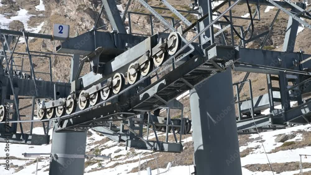 The mechanism of the cable car to the cable car for the transport of passengers. Close-up rollers and pulleys running on the cable car. Funicular mechanism when moving the cable car The mechanism of the cable car to the cable car for the transport of passengers. Close-up rollers and pulleys running on the cable car. Funicular mechanism when moving the cable car