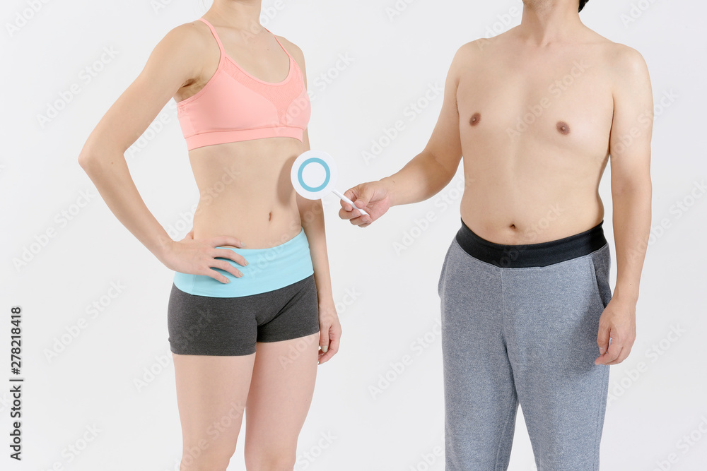 中年太りの男性とスタイルの良い女性stock Photo Adobe Stock