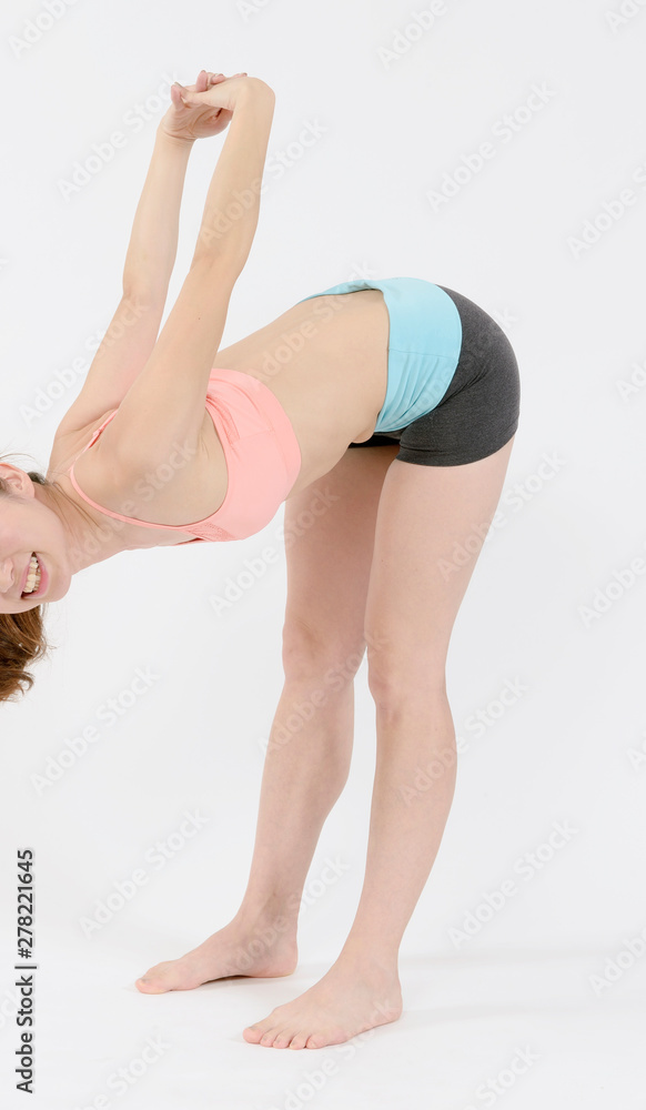 ストレッチする若い女性 ストレッチする若い女性