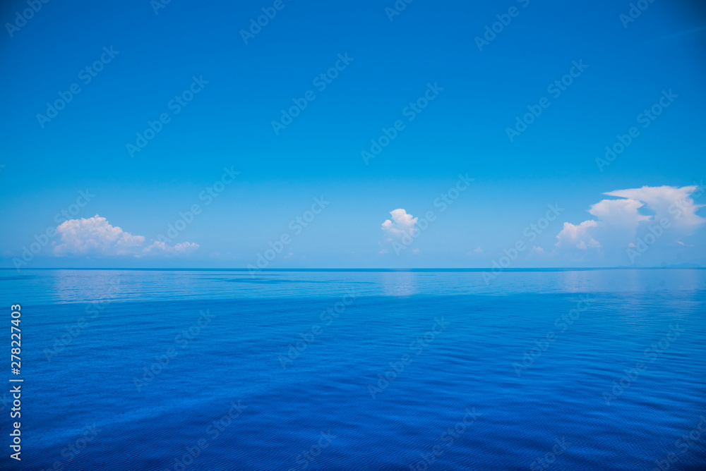Fototapeta premium Blue sea