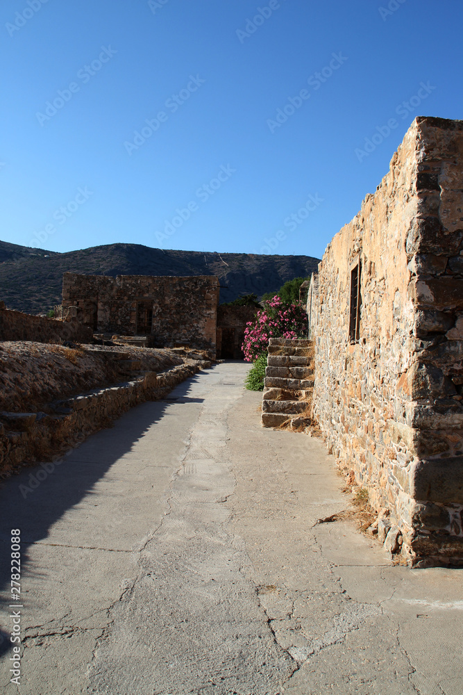 Eine Strasse auf Spinalonga Eine Strasse auf Spinalonga
