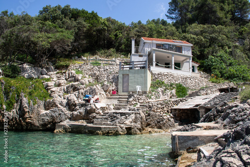 Fototapeta Naklejka Na Ścianę i Meble -  Haus in einsamer Bucht