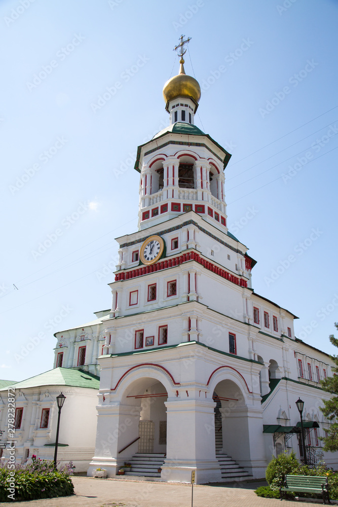 Obraz premium The bell tower of the Cathedral of St. Nicholas in Nikolo-Perervinsky monastery in Moscow. Sights Of Russia. The architecture of World tourism.