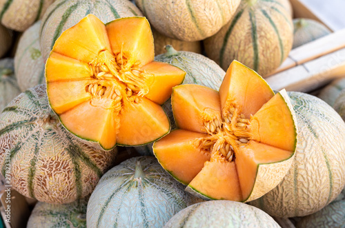Bild auf Leinwand Cavaillon melon on the street market provencal, France