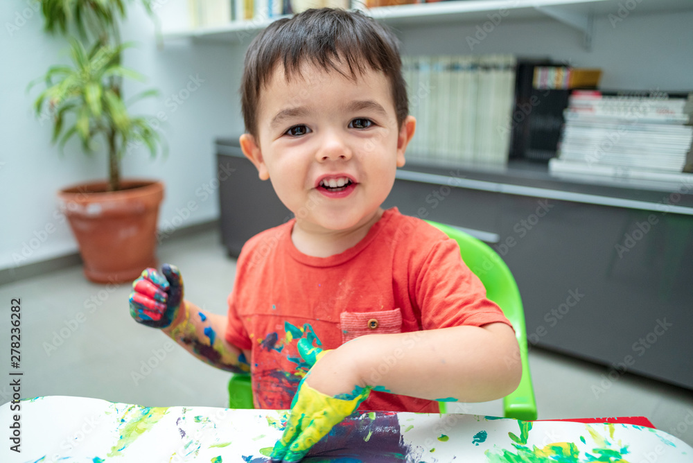 Niño con la cara llena de pintura 33 Stock Photo | Adobe Stock