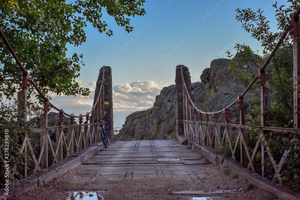 Fototapeta premium rider biky puente nature