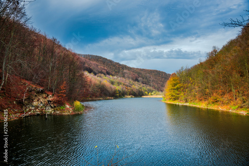 Fototapeta Naklejka Na Ścianę i Meble -  Autumn landscape 