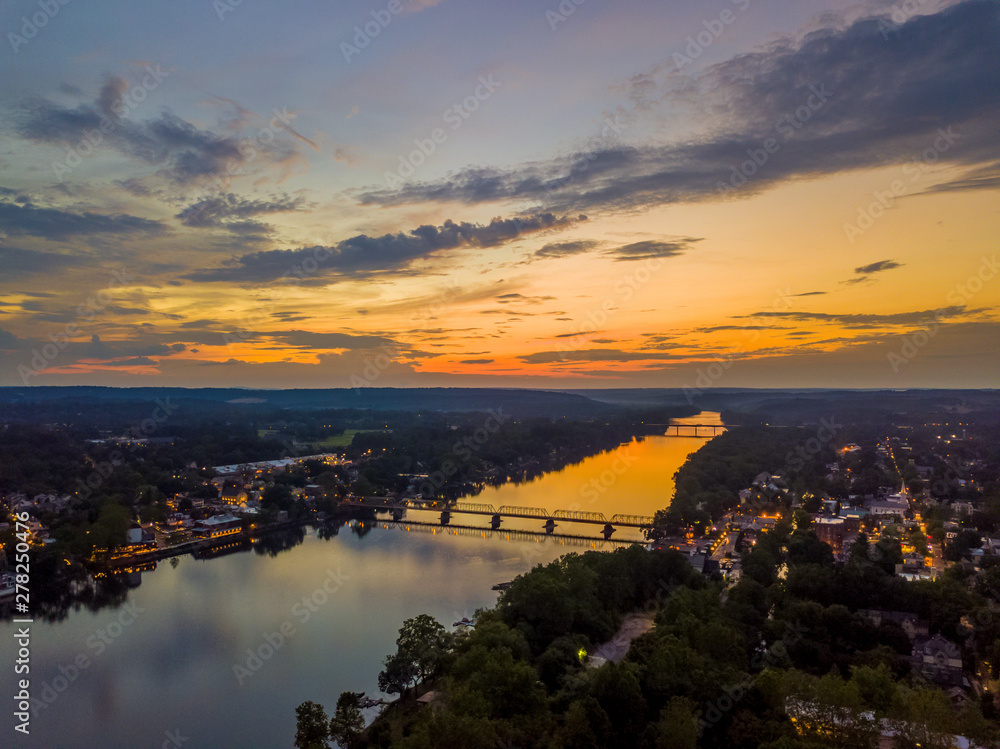 Obraz premium Sunset Over the Bridge