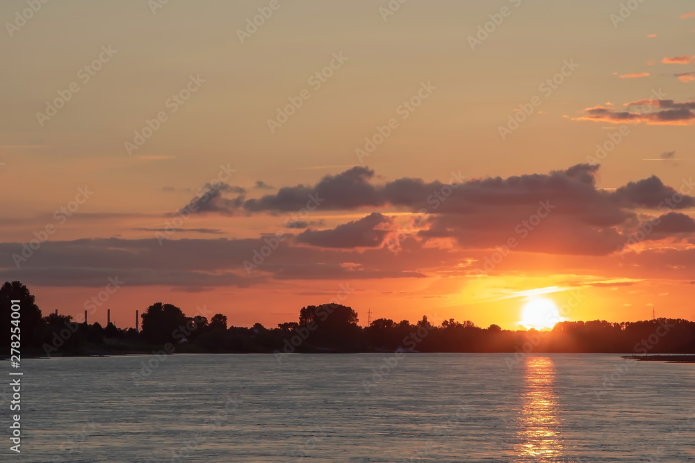 Naklejka premium Sonnenuntergang