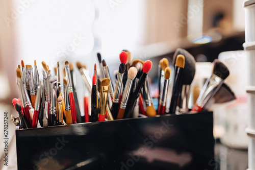 brushes, accessories and accessories for make-up