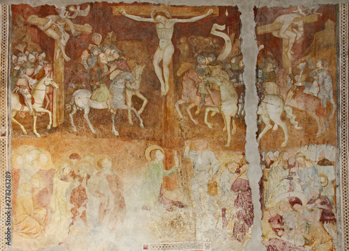 Crocefissione; affresco gotico (anno 1400 circa) nella chiesa di San Valentino a Termeno