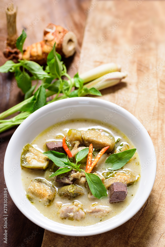Green curry chicken (Kang Keaw Wan Kai), Thai food