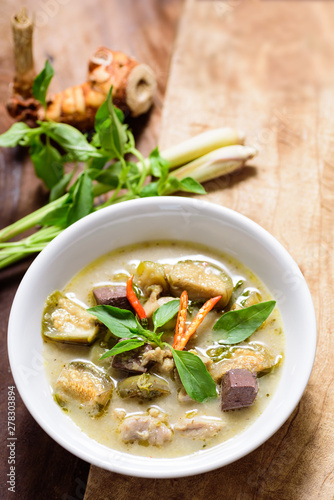 Green curry chicken (Kang Keaw Wan Kai), Thai food