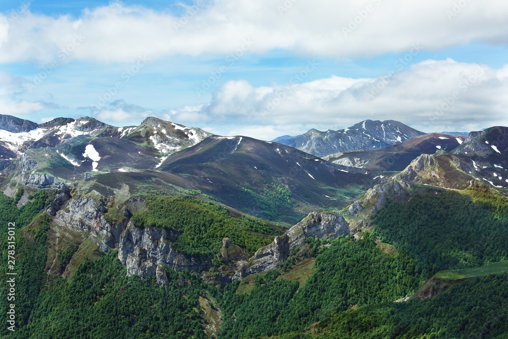 Naklejka premium beautiful panorama of the Picos de Europa