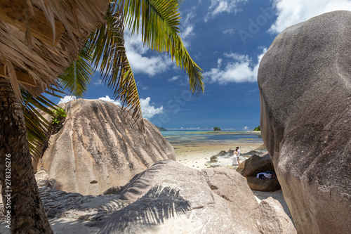 Strand Anse Source D'Argent mit Granitfelsen und weisser Sand auf der Seychellen Insel La Digue