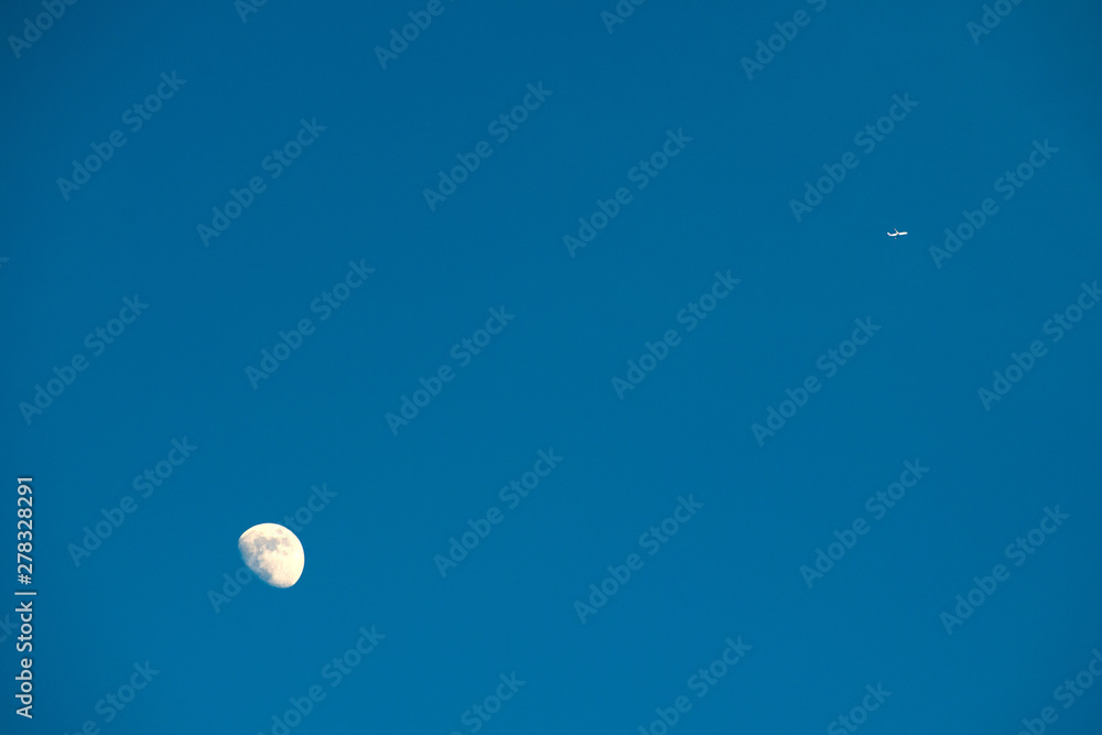 月と宇宙船 月と宇宙船