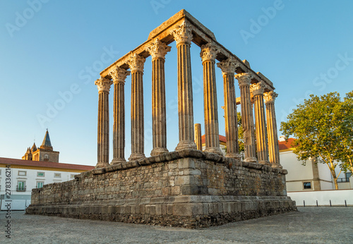 Schilderij op canvas The Roman Temple of Evora, also referred to as the Templo de Diana is an ancient