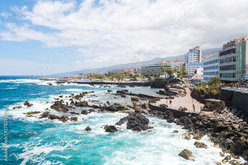 Tableau sur toile puerto de la cruz bay in tenerife, Spain