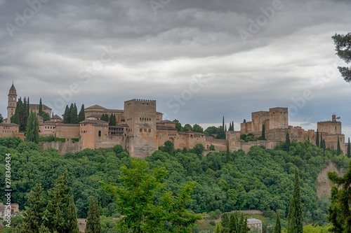 Hermosa alcazaba nazarí de la Alhambra de Granada, Andalucía 