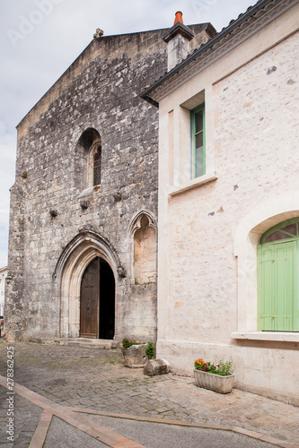 Fototapeta Naklejka Na Ścianę i Meble -  Church in Mornac sur Seudre, France