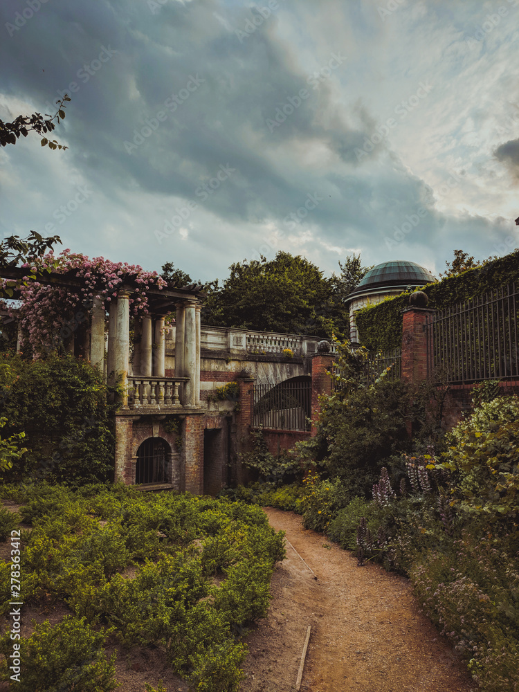 Obraz premium old palace in the village