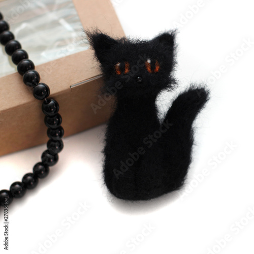 brooch of felting cat