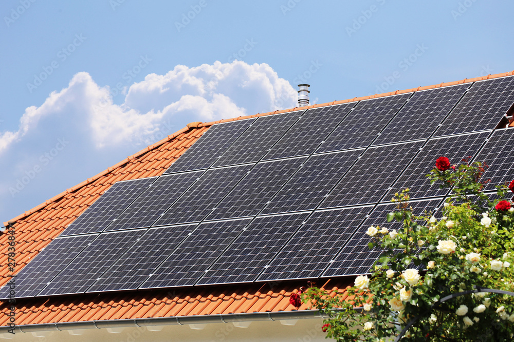 Solardach (Photovoltaikanlage) Solardach (Photovoltaikanlage)