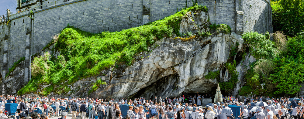 Heilige Lourdes Grotte in Lourdes Frankreich Europa StockFoto Adobe