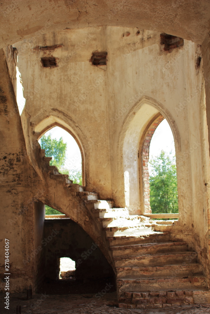 Φωτογραφία Spiral stone staircase and arch windows of the old ruined Lutheran church built in the Gothic style