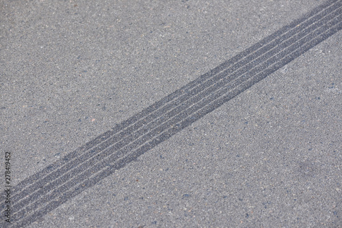 Quadro su tela The track on the road from sudden braking.