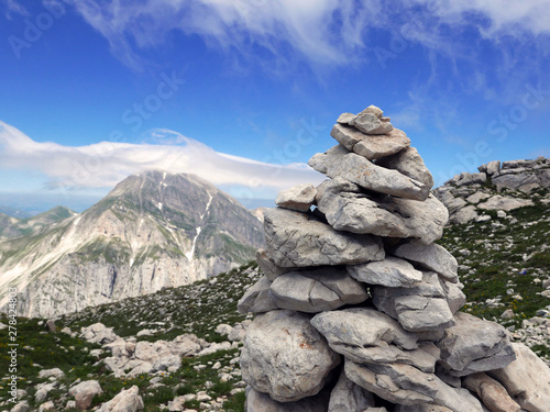 panorama roccioso scalando la vetta del Gran Sasso in Italia