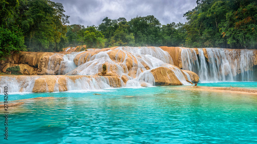 Fototapeta Naklejka Na Ścianę i Meble -  Cascadas de Agua Azul waterfalls. Agua Azul. Yucatan. Mexico