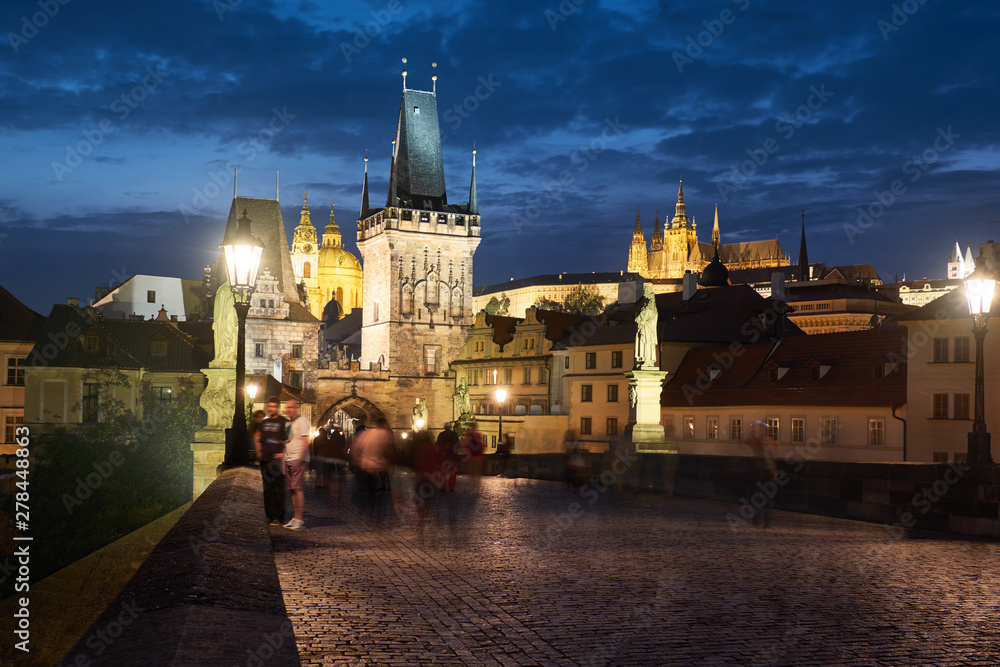 Obraz premium Prague, Charles Bridge at night
