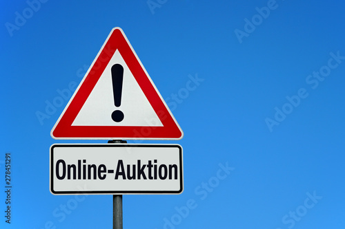 Online-Auktion mit Achtung Schild