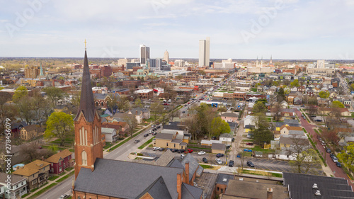 Foto Aerial View Over The Urban City Center Skyline in Fort Wayne Indiana