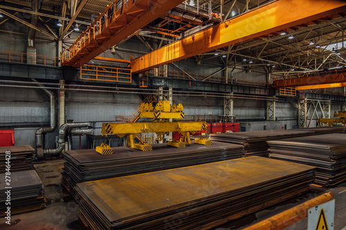 Konstfotografi Overhead crane with electromagnetic beam