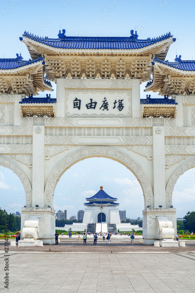 Fototapeta premium Unusual view of the National Chiang Kai-shek Memorial Hall