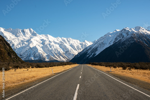magnificent highway scenery around Lake Wanaka and under the Southern alps