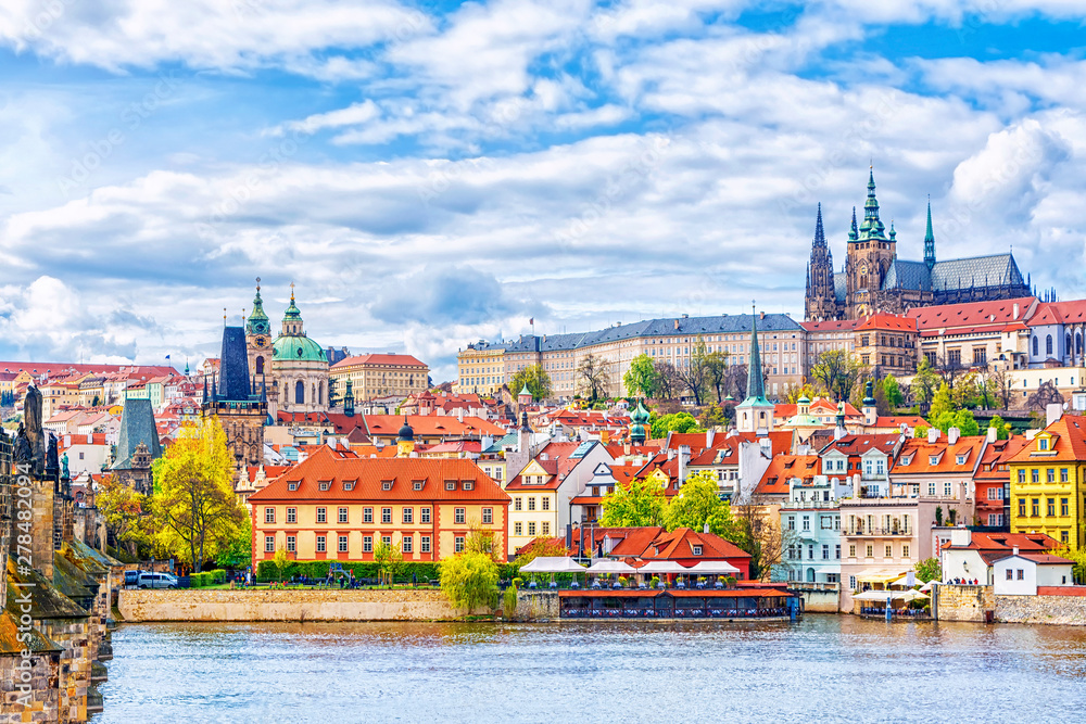 View of the Prague Castle and St. Vitus Cathedral from the Vltava River, Bohemia, Prague, Czech Republic - obrazy, fototapety, plakaty 
