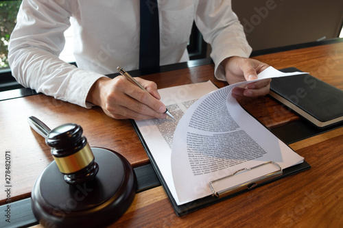 Fotografie Consultation of lawyers in doing business or judging cases according to justice