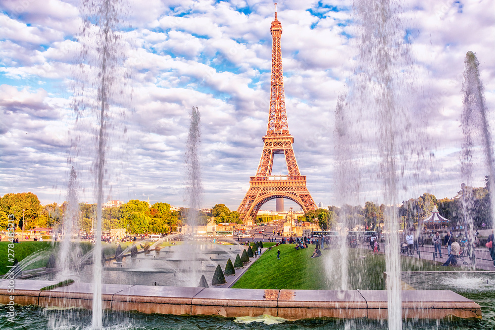 Eiffel Tower and fountain at Jardins du Trocadero, Paris, France.