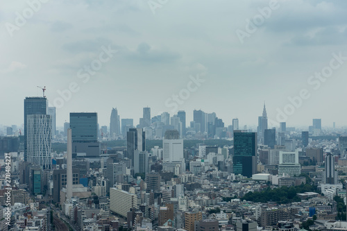 梅雨空の東京　高層ビルからの眺望 © EISAKU SHIRAYAMA
