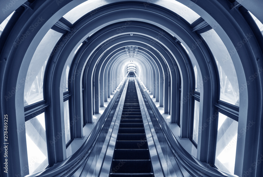 Obraz premium Futuristic escalator in modern tunnel