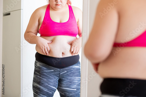Quadro su tela plus size girl pinch her waist
