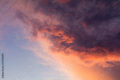Obraz na płótnie Dramatic sunset and sunrise sky. w salonie