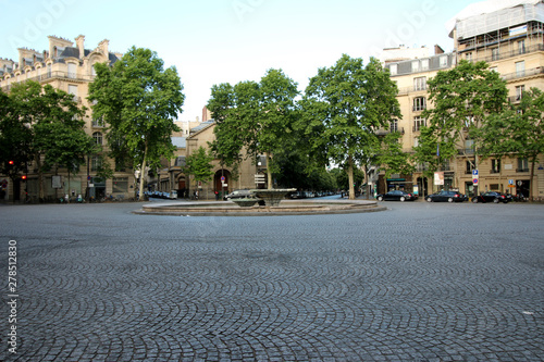 Paris - Place Victor Hugo