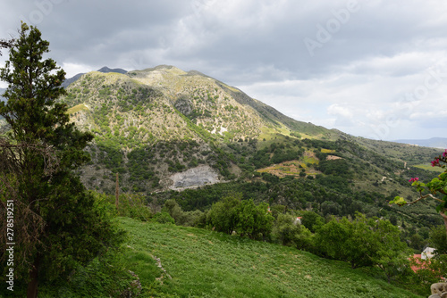 berge in der nähe von argiroupolis auf kreta, griechenland